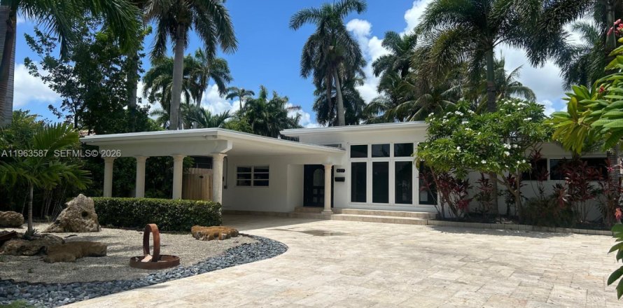 Дом в Холливуд, Флорида 3 спальни, 188.31м2 № 2028167