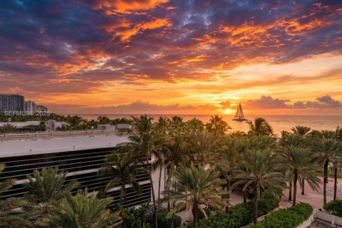 Купить кондоминиум в Майами-Бич, Флорида 1 спальня, 78.5м2, № 1986311 - фото 1