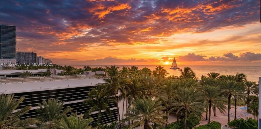 Кондоминиум с 1 спальней в Майами-Бич, Флорида № 1986311