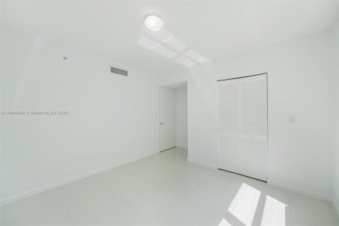 Condominio en alquiler en Miami, Florida, 2 dormitorios, 103.12 m2 № 1930497 - foto 27