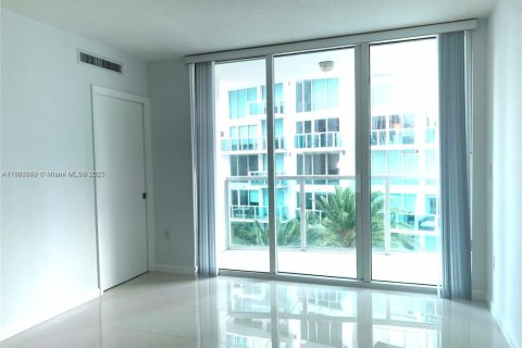 Condominio en alquiler en Miami, Florida, 2 dormitorios, 103.12 m2 № 1930497 - foto 11