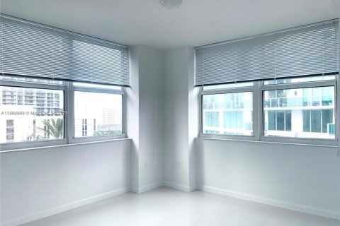 Condominio en alquiler en Miami, Florida, 2 dormitorios, 103.12 m2 № 1930497 - foto 13