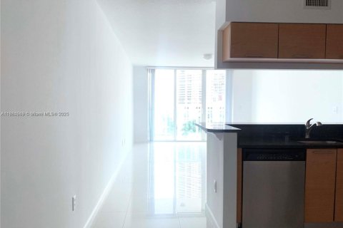 Condominio en alquiler en Miami, Florida, 2 dormitorios, 103.12 m2 № 1930497 - foto 5