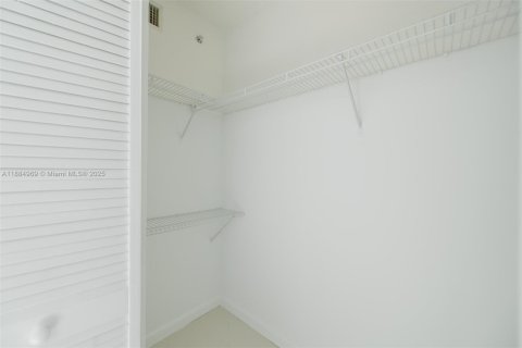 Condominio en alquiler en Miami, Florida, 2 dormitorios, 103.12 m2 № 1930497 - foto 28