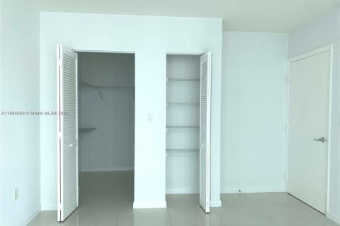 Condominio en alquiler en Miami, Florida, 2 dormitorios, 103.12 m2 № 1930497 - foto 12