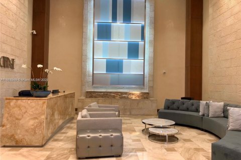 Condominio en alquiler en Miami, Florida, 2 dormitorios, 103.12 m2 № 1930497 - foto 2