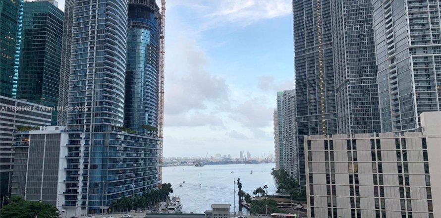 Condominio en Miami, Florida, 2 dormitorios № 1930497