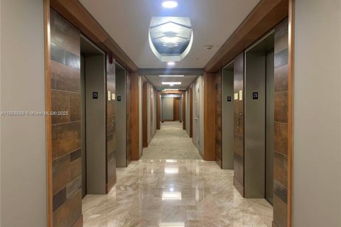 Condominio en alquiler en Miami, Florida, 2 dormitorios, 103.12 m2 № 1930497 - foto 4