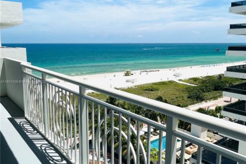Condominio en Miami Beach, Florida, 2 dormitorios  № 2035228