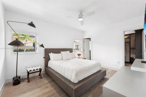 House in Miami Beach, Florida 4 bedrooms, 280.19 sq.m. № 1975461 - photo 27