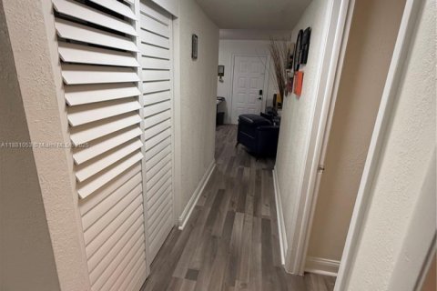 Appartement à louer à Miami, Floride: 2 chambres, 72.84 m2 № 1924864 - photo 13