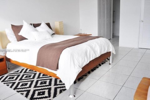 Condo in Miami Beach, Florida, 1 bedroom № 2152798 - photo 6