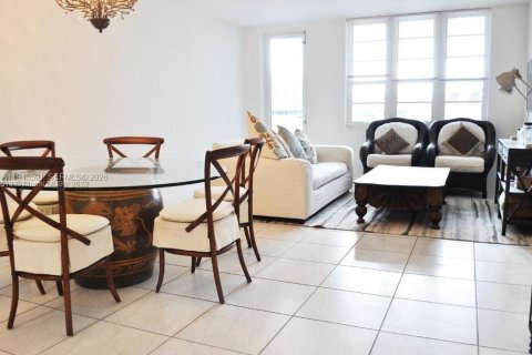Condo in Miami Beach, Florida, 1 bedroom № 2152798 - photo 4