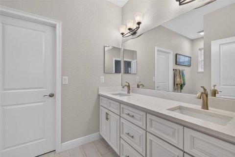 Casa en venta en Oxford, Florida, 4 dormitorios, 203.55 m2 № 2404943 - foto 18