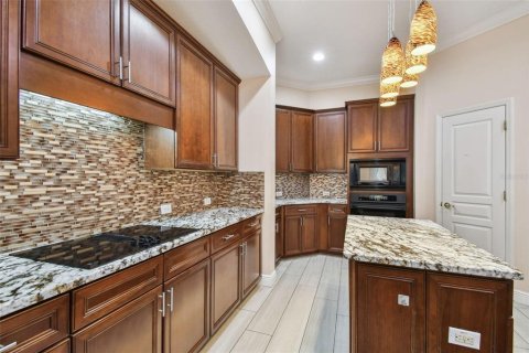 House in Tampa, Florida 5 bedrooms, 380.53 sq.m. № 1420409 - photo 25