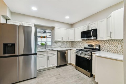 Casa en venta en Tampa, Florida, 3 dormitorios, 184.32 m2 № 1796547 - foto 17