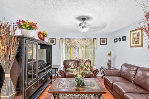 Villa ou maison à vendre à Kissimmee, Floride: 5 chambres, 295.15 m2 № 2329355 - photo 5