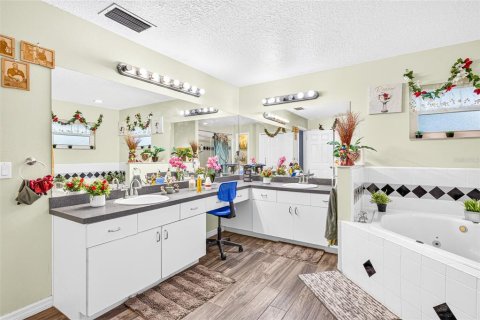 Villa ou maison à vendre à Kissimmee, Floride: 5 chambres, 295.15 m2 № 2329355 - photo 10