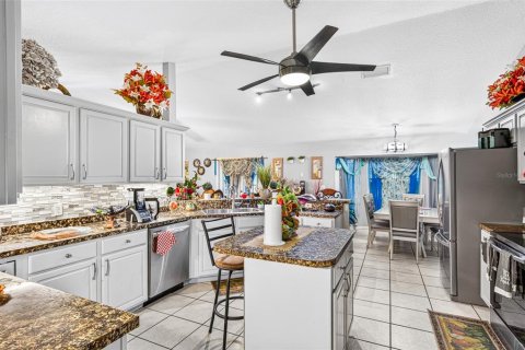 Villa ou maison à vendre à Kissimmee, Floride: 5 chambres, 295.15 m2 № 2329355 - photo 8