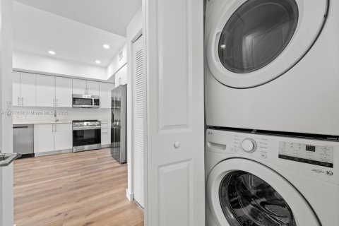 Apartamento en alquiler en Miami, Florida, 2 dormitorios, 84.54 m2 № 1938392 - foto 9