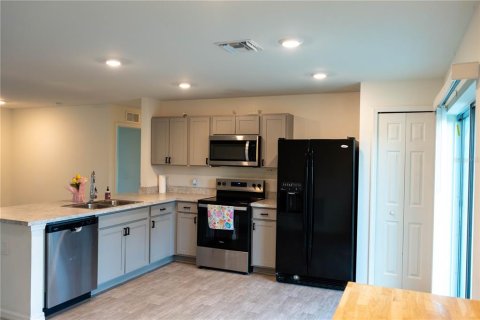 House in Port Charlotte, Florida 3 bedrooms, 114.55 sq.m. № 2130442 - photo 4
