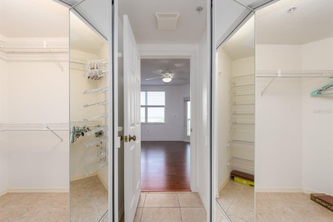 Condo in Saint Petersburg, Florida, 2 bedrooms  № 2101725 - photo 15