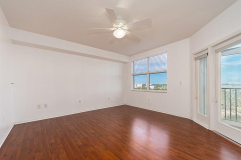 Condo in Saint Petersburg, Florida, 2 bedrooms  № 2101725 - photo 12