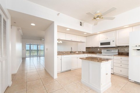 Condo in Saint Petersburg, Florida, 2 bedrooms  № 2101725 - photo 3