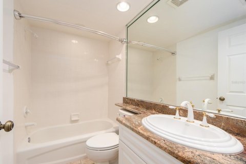 Condo in Saint Petersburg, Florida, 2 bedrooms  № 2101725 - photo 20
