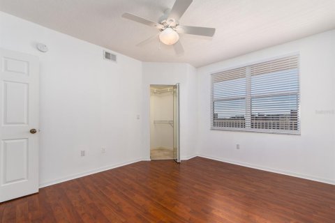 Condo in Saint Petersburg, Florida, 2 bedrooms  № 2101725 - photo 19