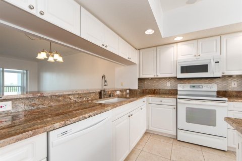 Condo in Saint Petersburg, Florida, 2 bedrooms  № 2101725 - photo 6