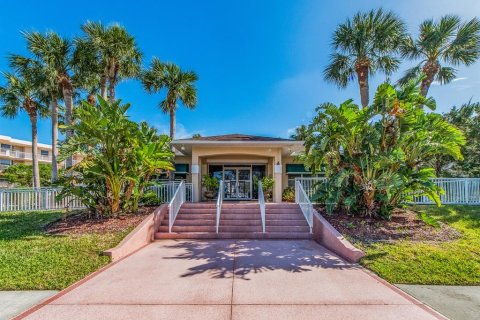 Condo in Saint Petersburg, Florida, 2 bedrooms  № 2101725 - photo 24