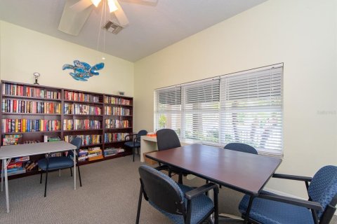 Condo in Saint Petersburg, Florida, 2 bedrooms  № 2101725 - photo 27