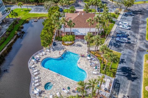 Condo in Saint Petersburg, Florida, 2 bedrooms  № 2101725 - photo 30