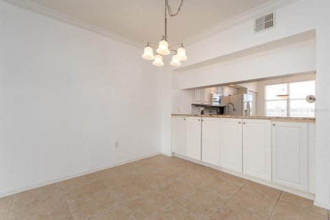 Condo in Saint Petersburg, Florida, 2 bedrooms  № 2101725 - photo 8
