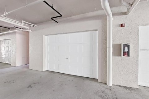 Condo in Saint Petersburg, Florida, 2 bedrooms  № 2101725 - photo 21