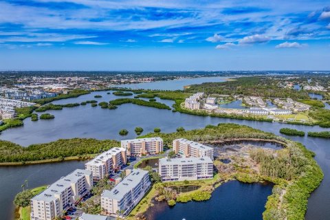 Condominio en Saint Petersburg, Florida, 2 dormitorios  № 2101725