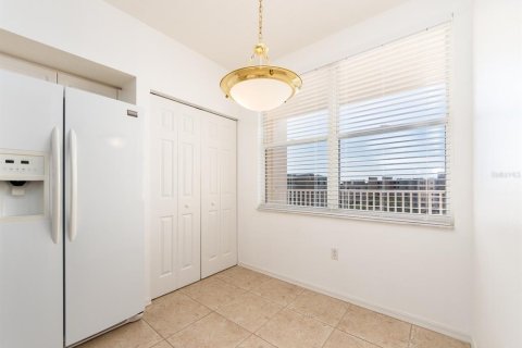 Condo in Saint Petersburg, Florida, 2 bedrooms  № 2101725 - photo 5
