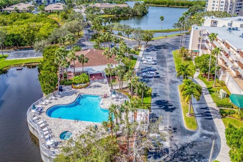 Condo in Saint Petersburg, Florida, 2 bedrooms  № 2101725 - photo 29