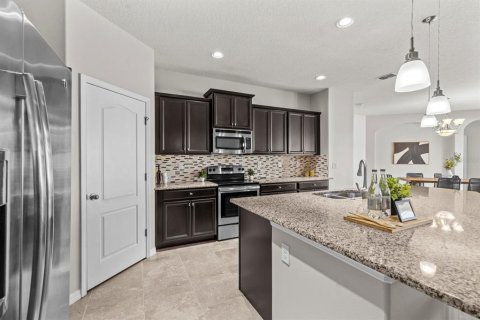 House in Apopka, Florida 4 bedrooms, 256.78 sq.m. № 1899278 - photo 13