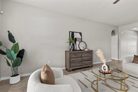 House in Apopka, Florida 4 bedrooms, 256.78 sq.m. № 1899278 - photo 8