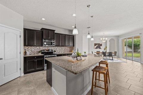 House in Apopka, Florida 4 bedrooms, 256.78 sq.m. № 1899278 - photo 12