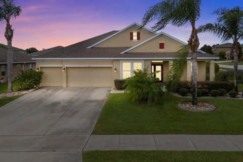 House in Apopka, Florida 4 bedrooms, 256.78 sq.m. № 1899278 - photo 1