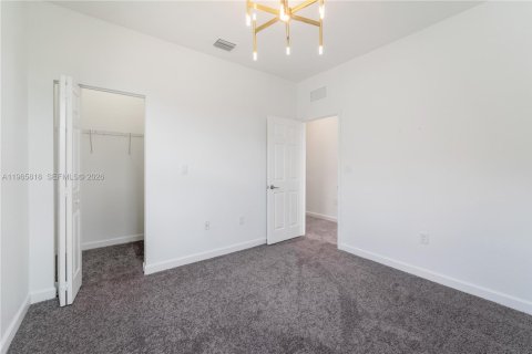 Снять в аренду виллу или дом в Майами, Флорида 5 спален, 296.45м2, № 2027452 - фото 8