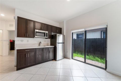 Снять в аренду виллу или дом в Майами, Флорида 5 спален, 296.45м2, № 2027452 - фото 17