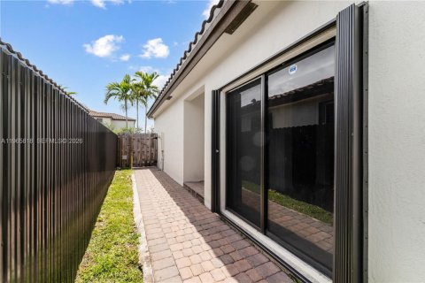 Снять в аренду виллу или дом в Майами, Флорида 5 спален, 296.45м2, № 2027452 - фото 15