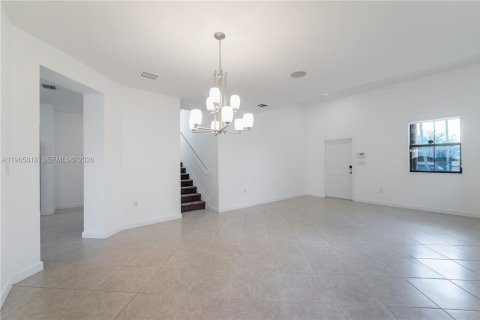 Снять в аренду виллу или дом в Майами, Флорида 5 спален, 296.45м2, № 2027452 - фото 5