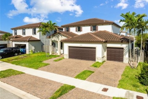 Снять в аренду виллу или дом в Майами, Флорида 5 спален, 296.45м2, № 2027452 - фото 13