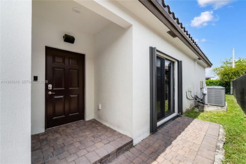 Снять в аренду виллу или дом в Майами, Флорида 5 спален, 296.45м2, № 2027452 - фото 14