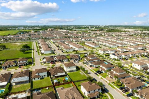 Снять в аренду виллу или дом в Майами, Флорида 5 спален, 296.45м2, № 2027452 - фото 24